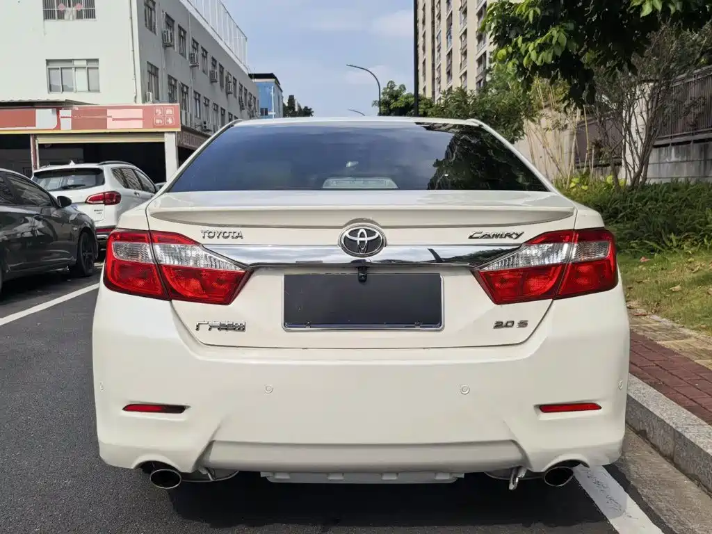 Toyota Camry — миниатюра 8
