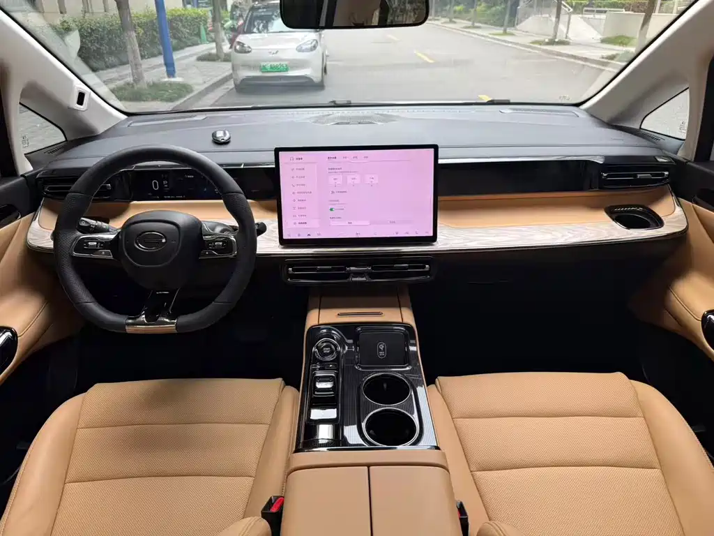 GAC Motor Trumpchi E8 PHEV — миниатюра 4