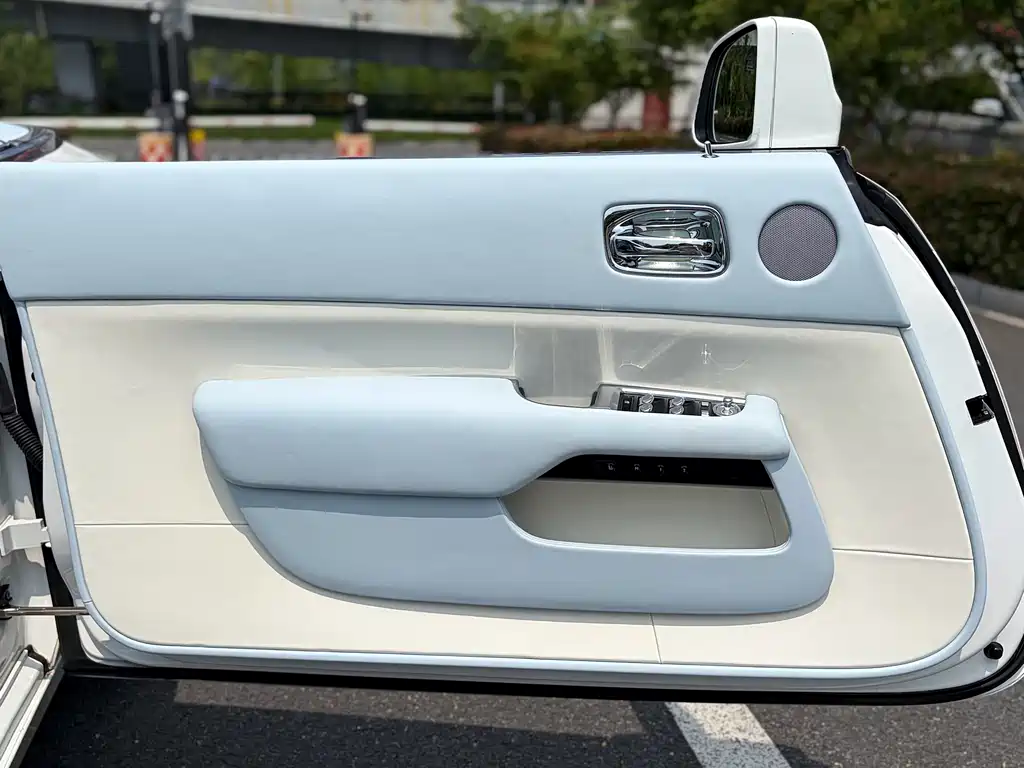 Rolls-Royce Dawn — миниатюра 21
