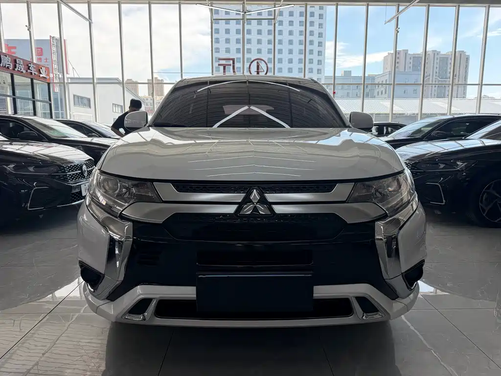Mitsubishi Outlander 2021 2.0L 5 мест