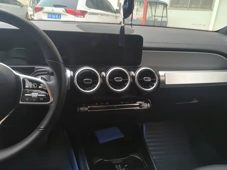 Mercedes-Benz GLB — миниатюра 13