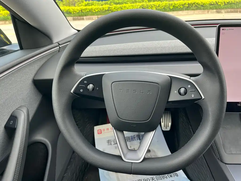 Tesla Model 3 — миниатюра 16
