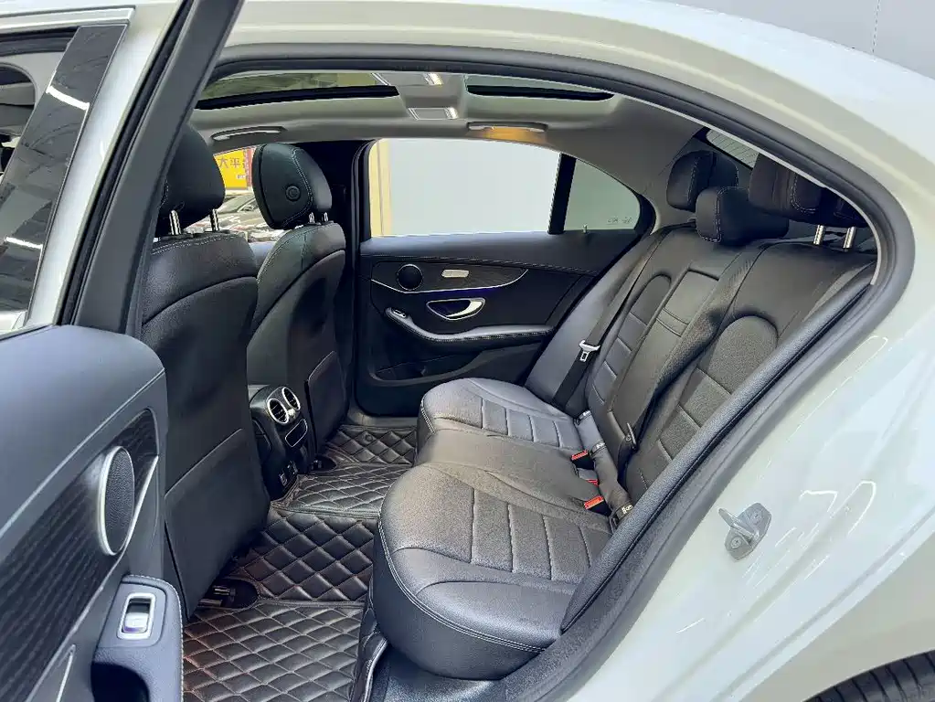 Mercedes-Benz C-Class — миниатюра 4