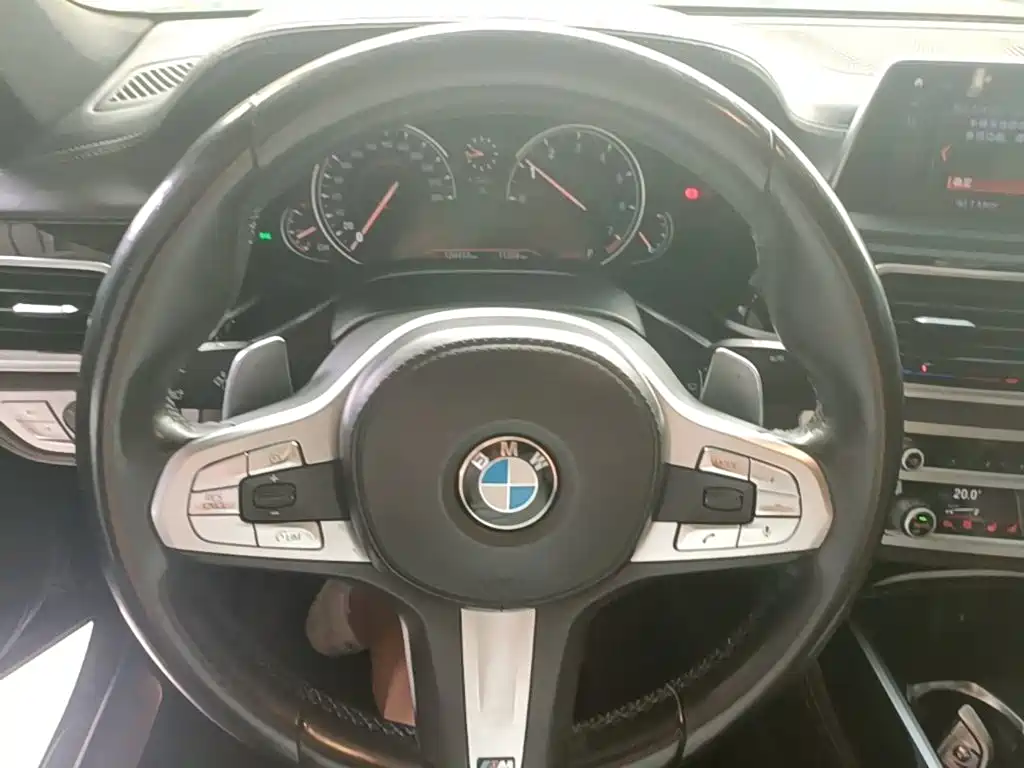 BMW 7 Series — миниатюра 11