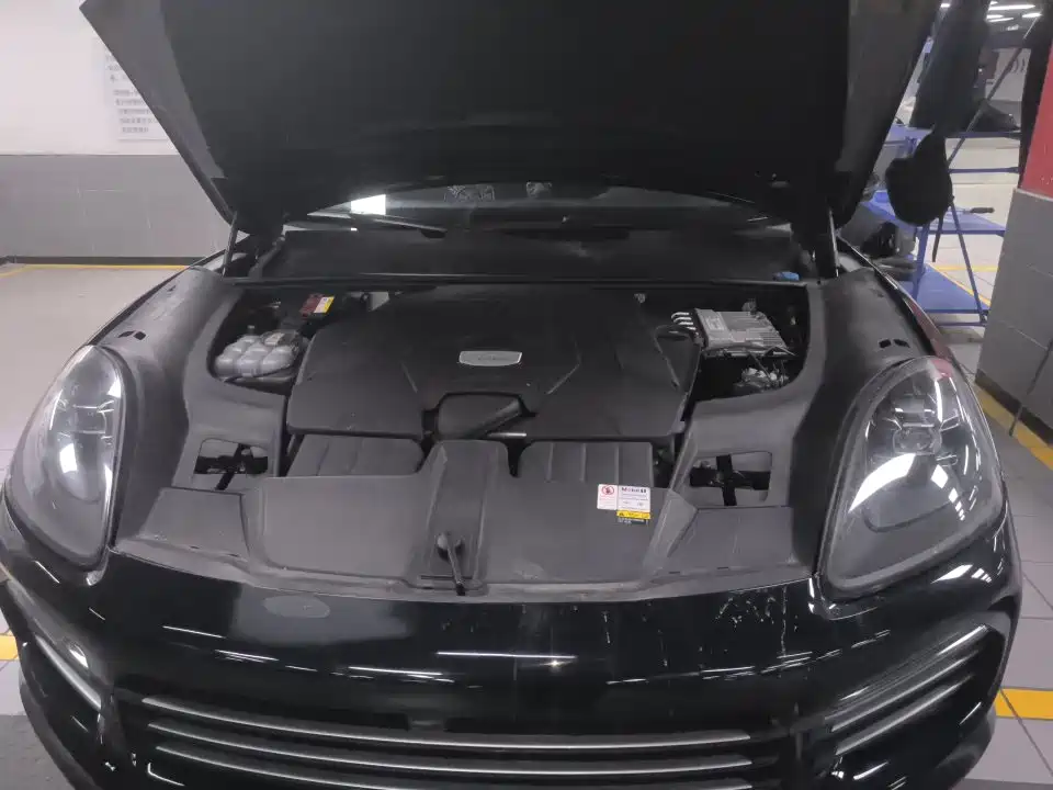 Porsche Cayenne — миниатюра 6