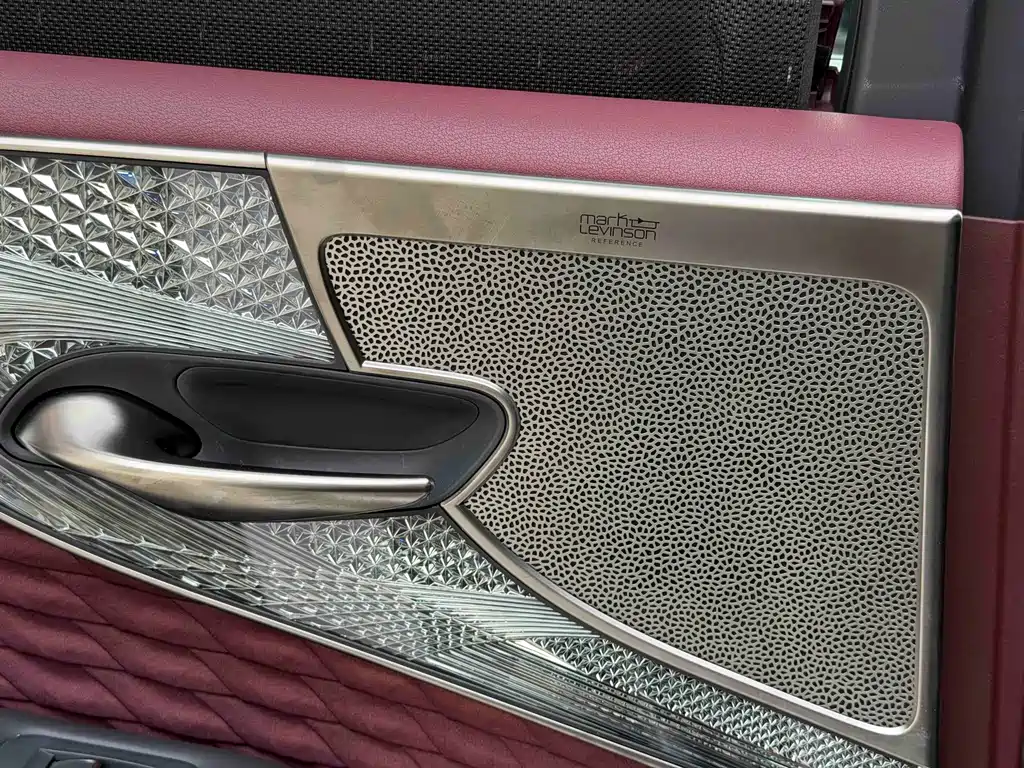 Lexus LS — миниатюра 13