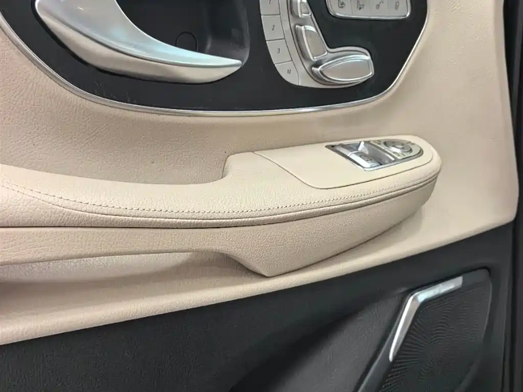 Mercedes-Benz V-Class V 2018 V 260 Luxury VI