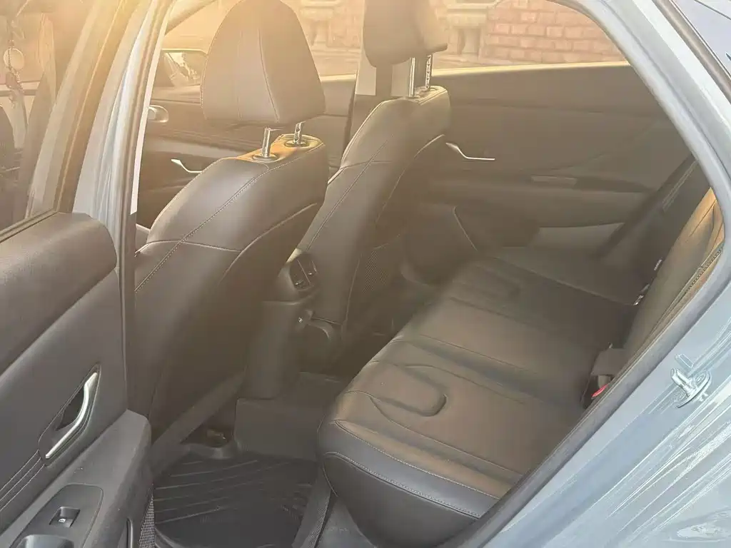 Hyundai Elantra — миниатюра 5