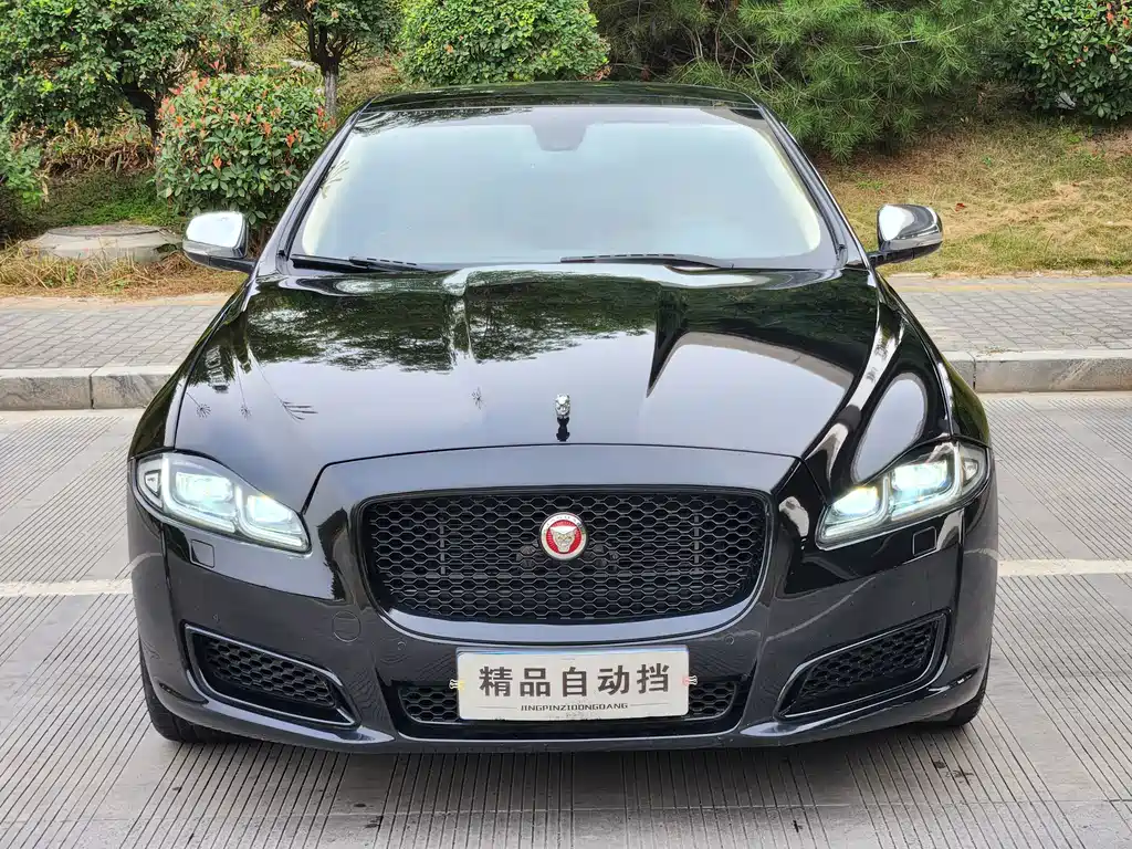 Jaguar XJ — миниатюра 5