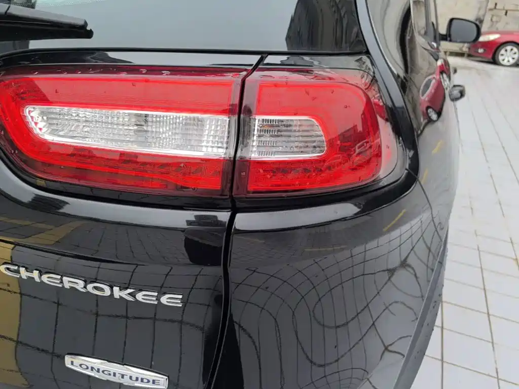 Jeep Cherokee — миниатюра 8