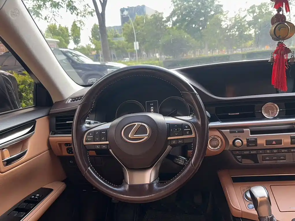 Lexus ES — миниатюра 6