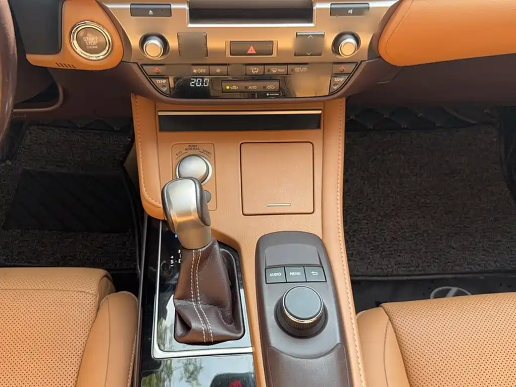 Lexus ES — миниатюра 11