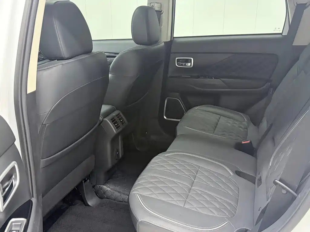 Mitsubishi Outlander — миниатюра 14