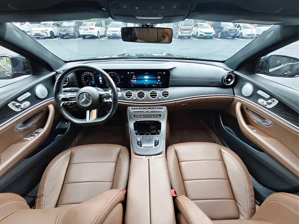 Mercedes-Benz E-Class — миниатюра 6