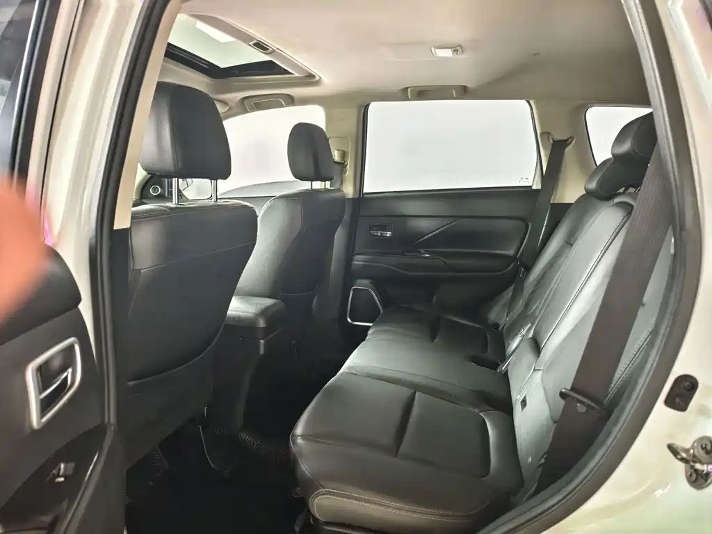 Mitsubishi Outlander — миниатюра 11