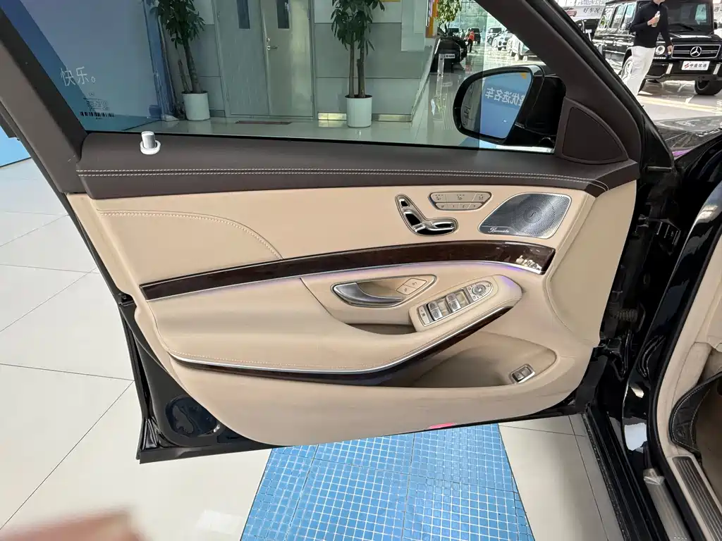 Mercedes-Benz S-Class — миниатюра 16