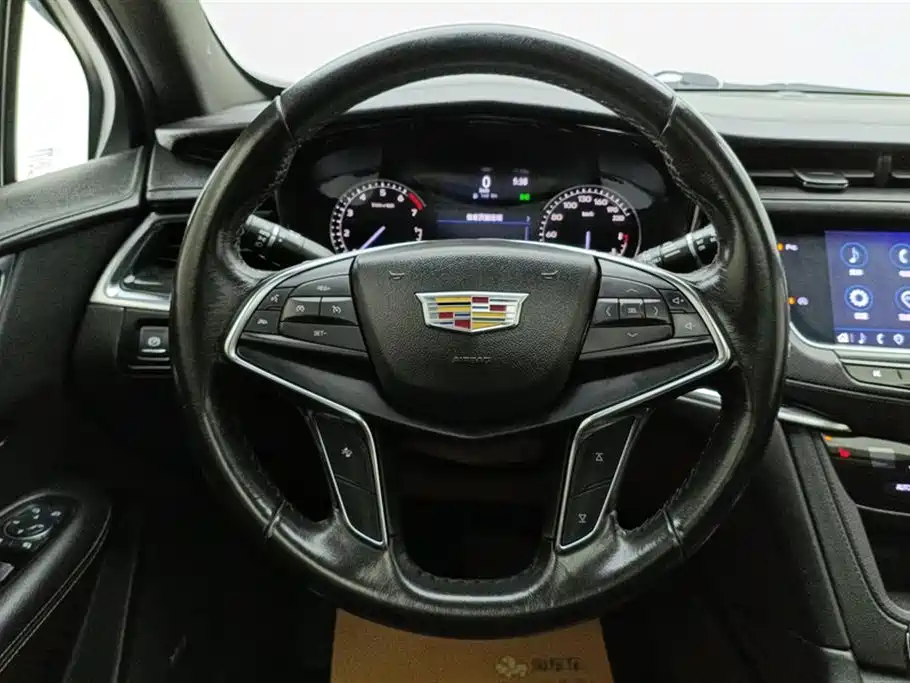 CADILLAC XT5