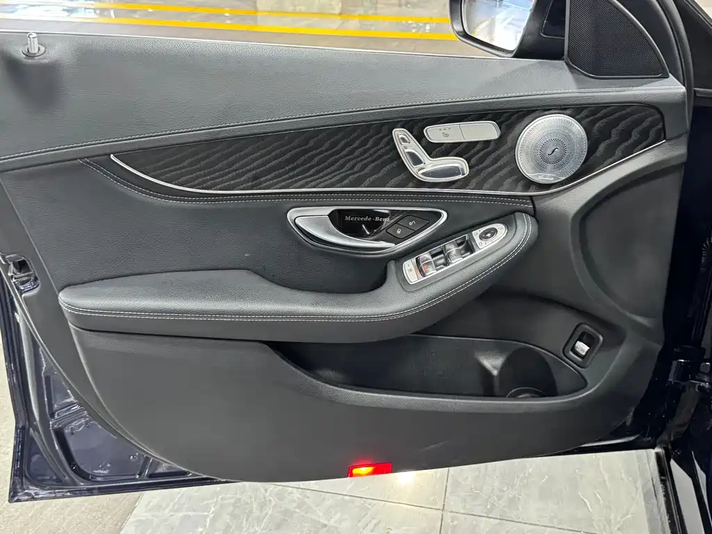 Mercedes-Benz C-Class — миниатюра 6