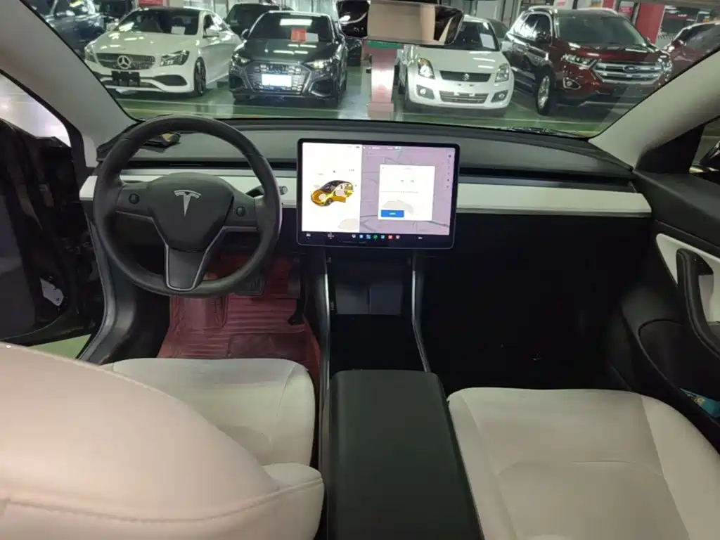 Tesla Model 3 — миниатюра 10