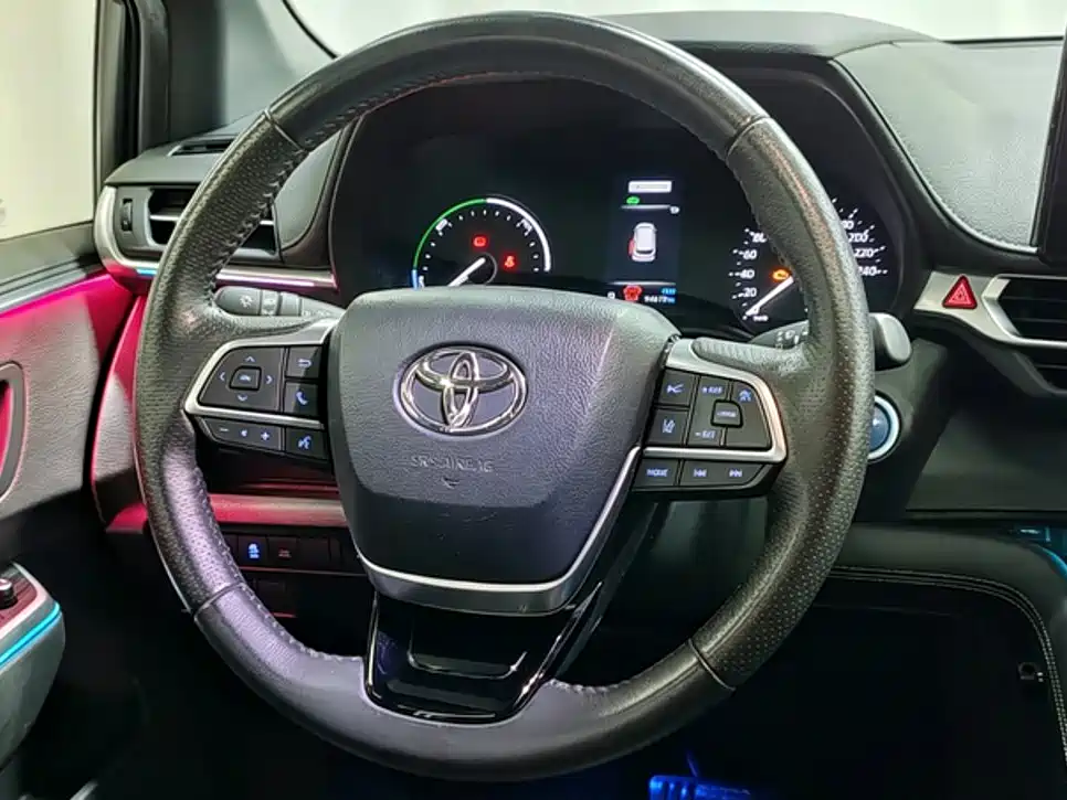 Toyota Sienna — миниатюра 15