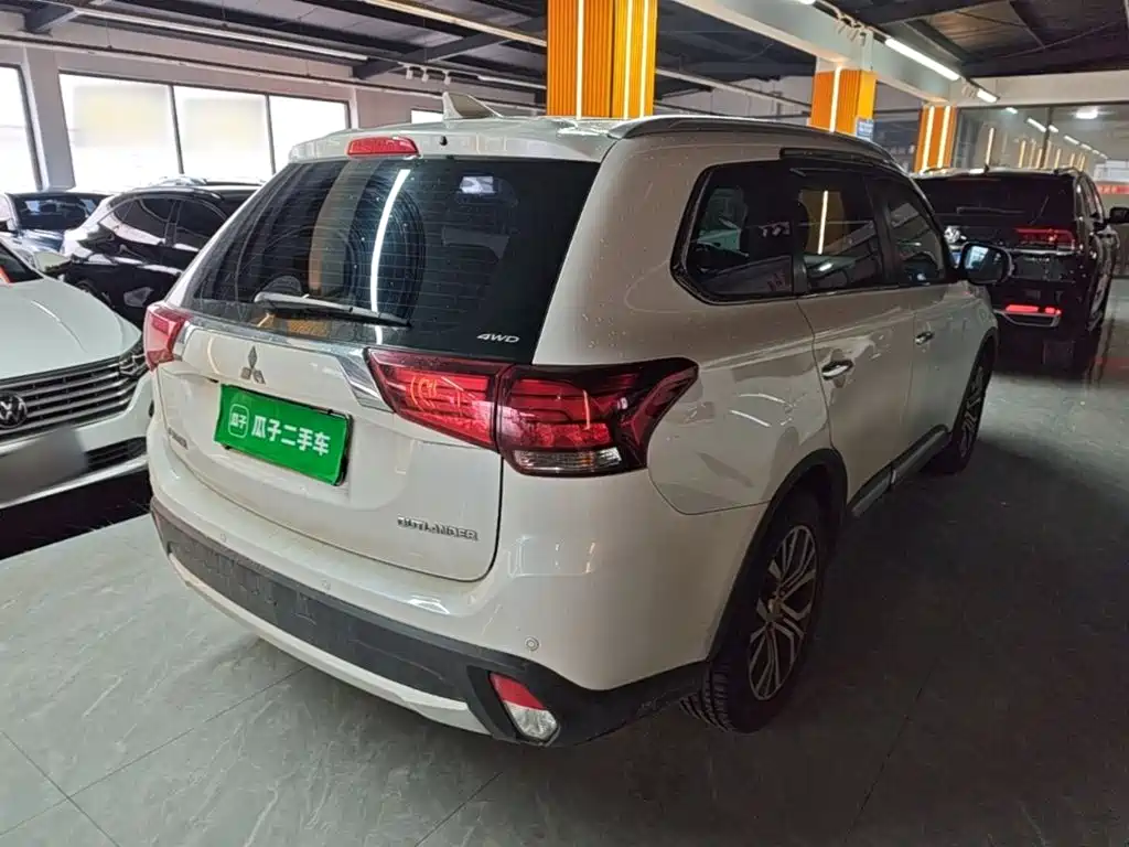 Mitsubishi Outlander — миниатюра 7