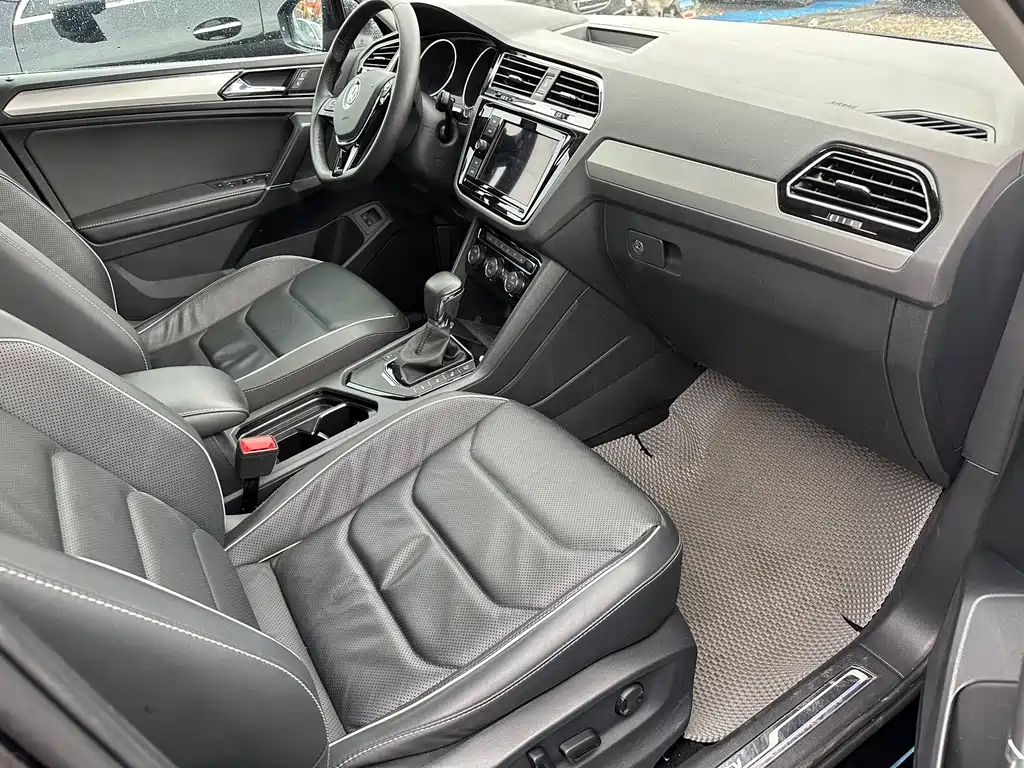 Volkswagen Tiguan L PHEV — миниатюра 13