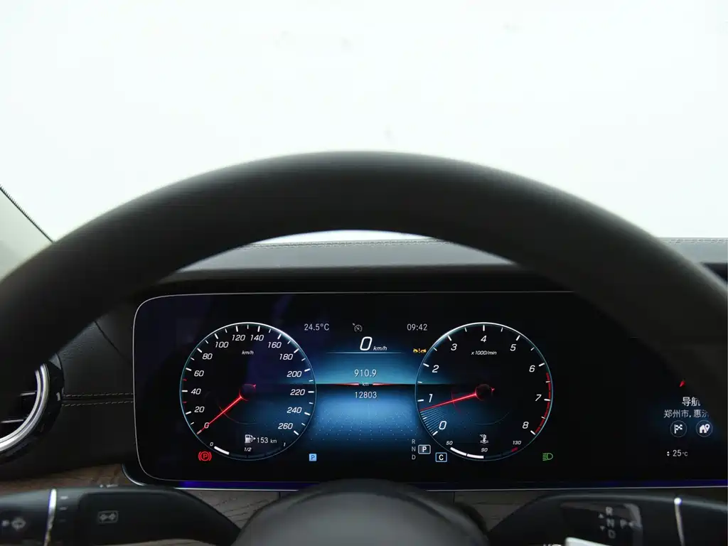 Mercedes-Benz E-Class — миниатюра 11