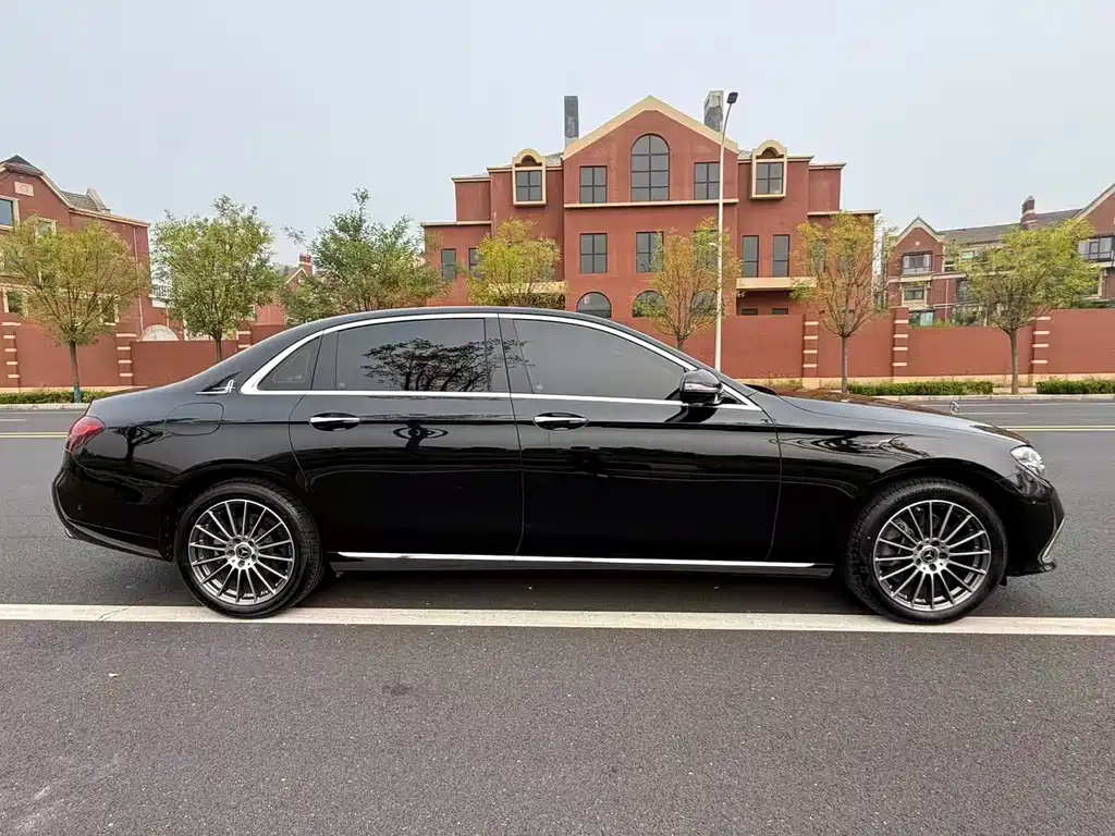 Mercedes-Benz E-Class — миниатюра 20
