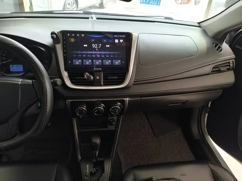 Toyota Yaris L — миниатюра 13