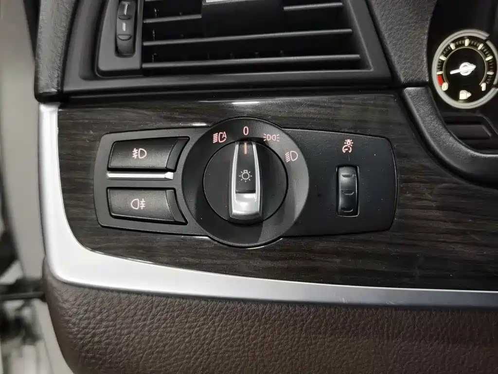 BMW 5 Series — миниатюра 21