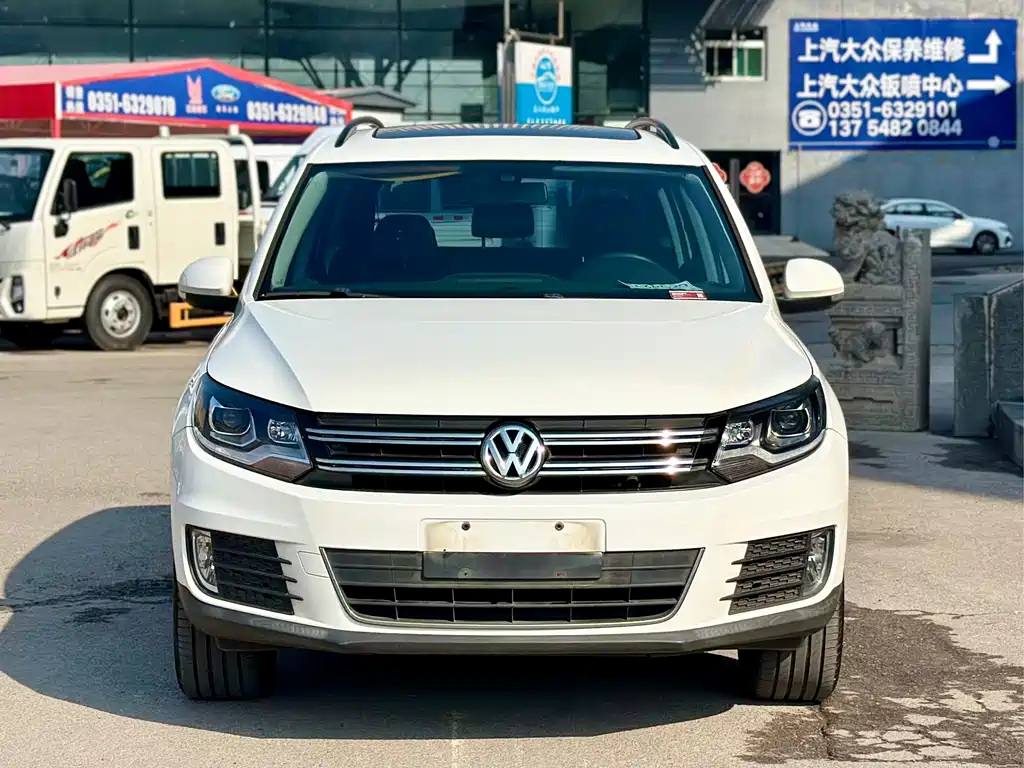 VOLKSWAGEN TIGUAN