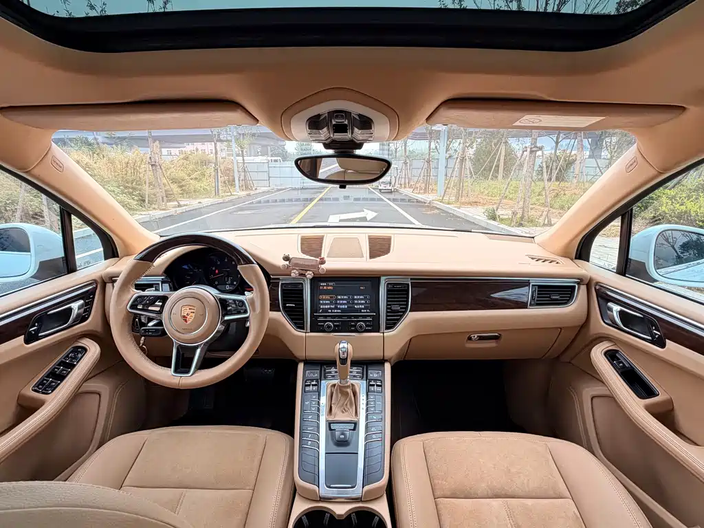 Porsche Macan — миниатюра 13