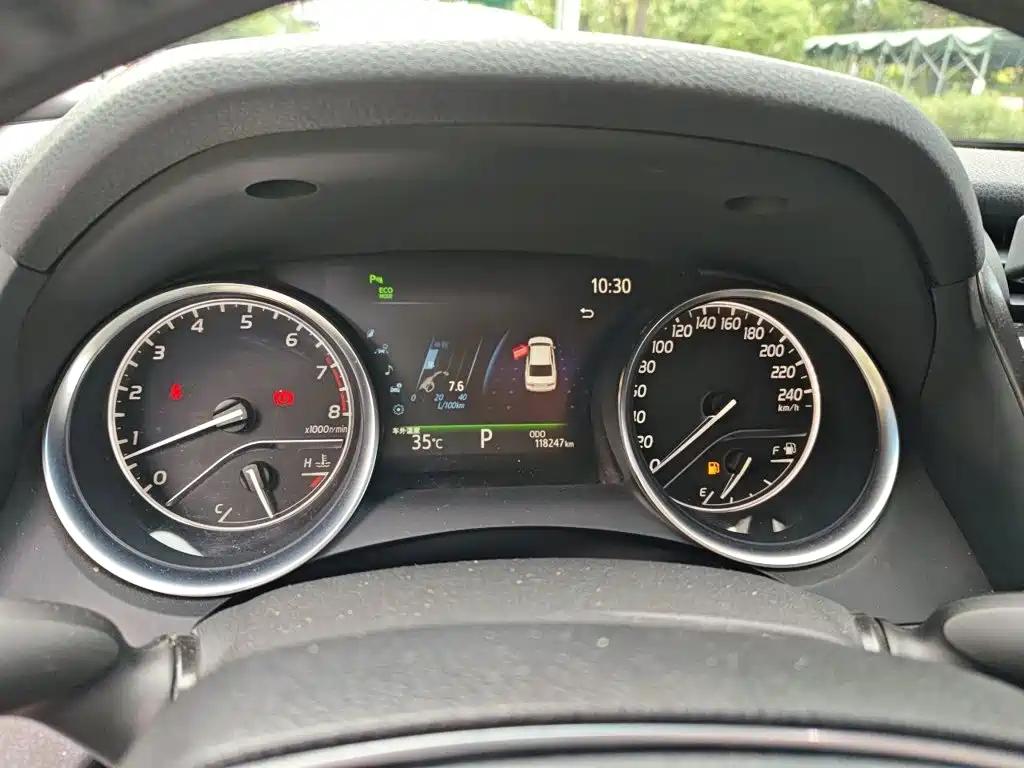Toyota Camry — миниатюра 12