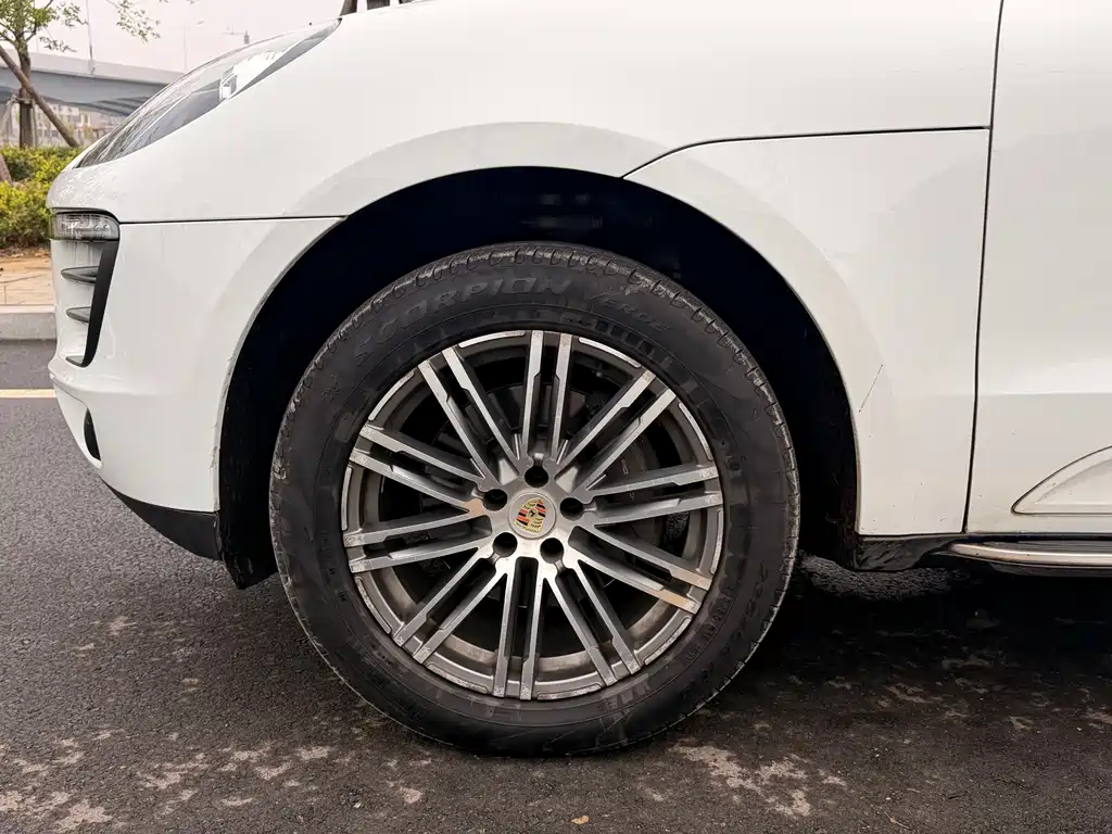 Porsche Macan — миниатюра 9