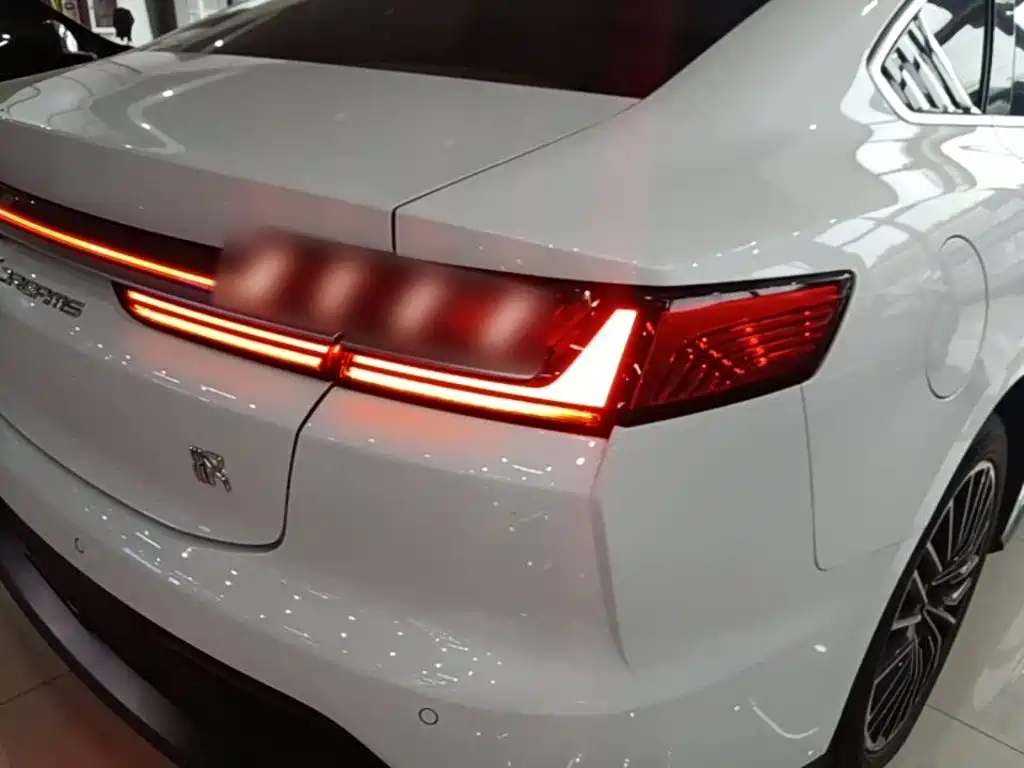 BYD Han — миниатюра 8