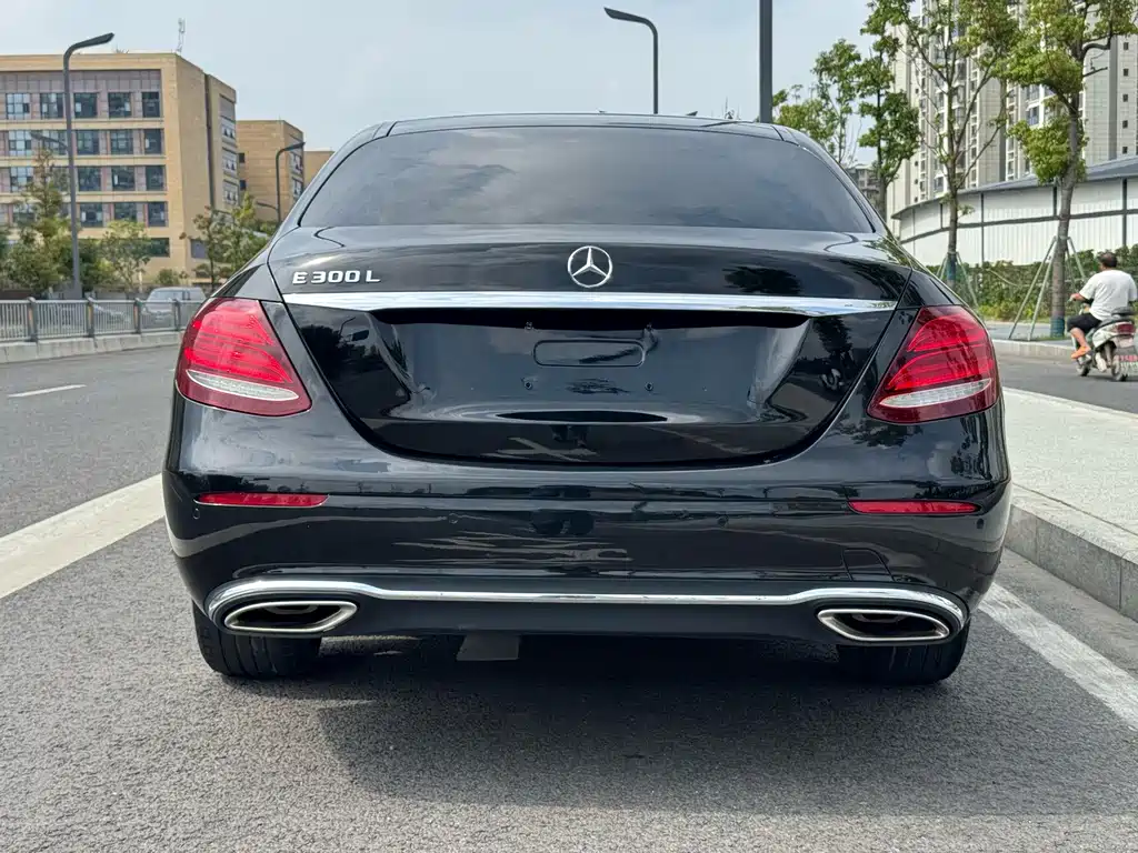 Mercedes-Benz E-Class — миниатюра 15
