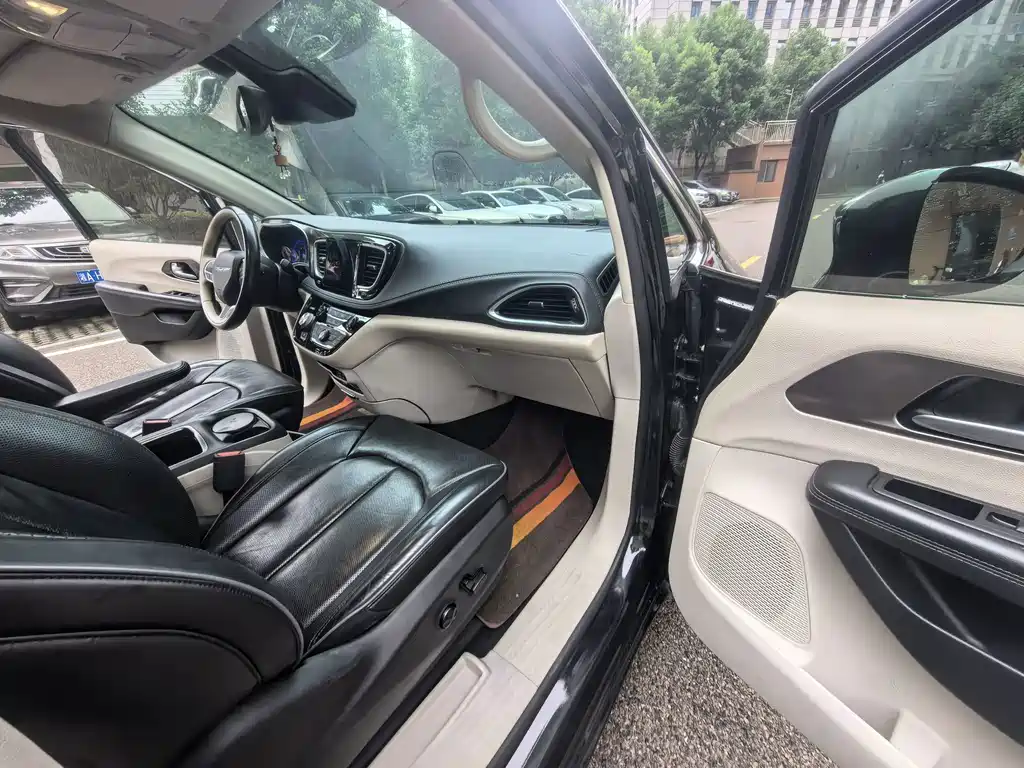 Chrysler Grand Voyager (Import) — миниатюра 8