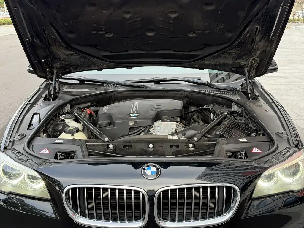 BMW 5 Series — миниатюра 13