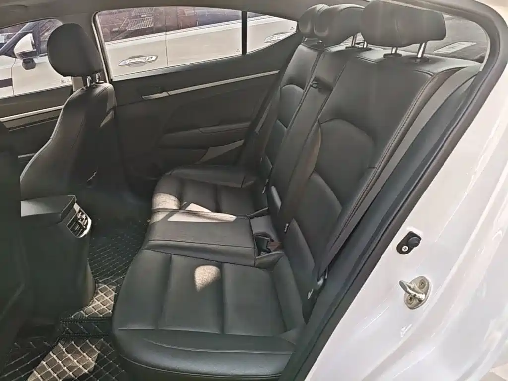 Hyundai Elantra — миниатюра 17