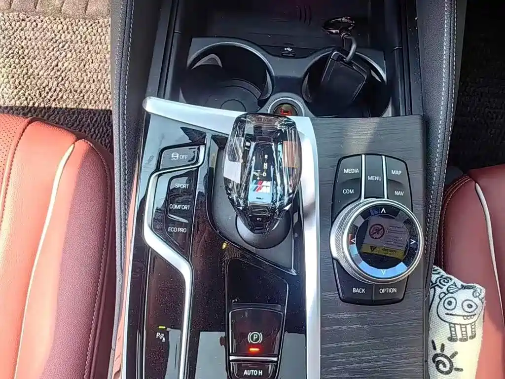BMW 5 Series — миниатюра 11