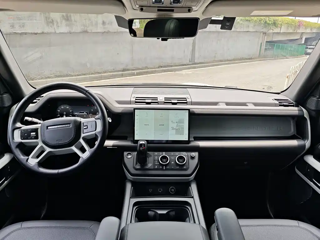 Land Rover Defender — миниатюра 12