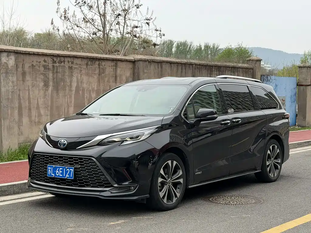 Toyota Granvia 2023