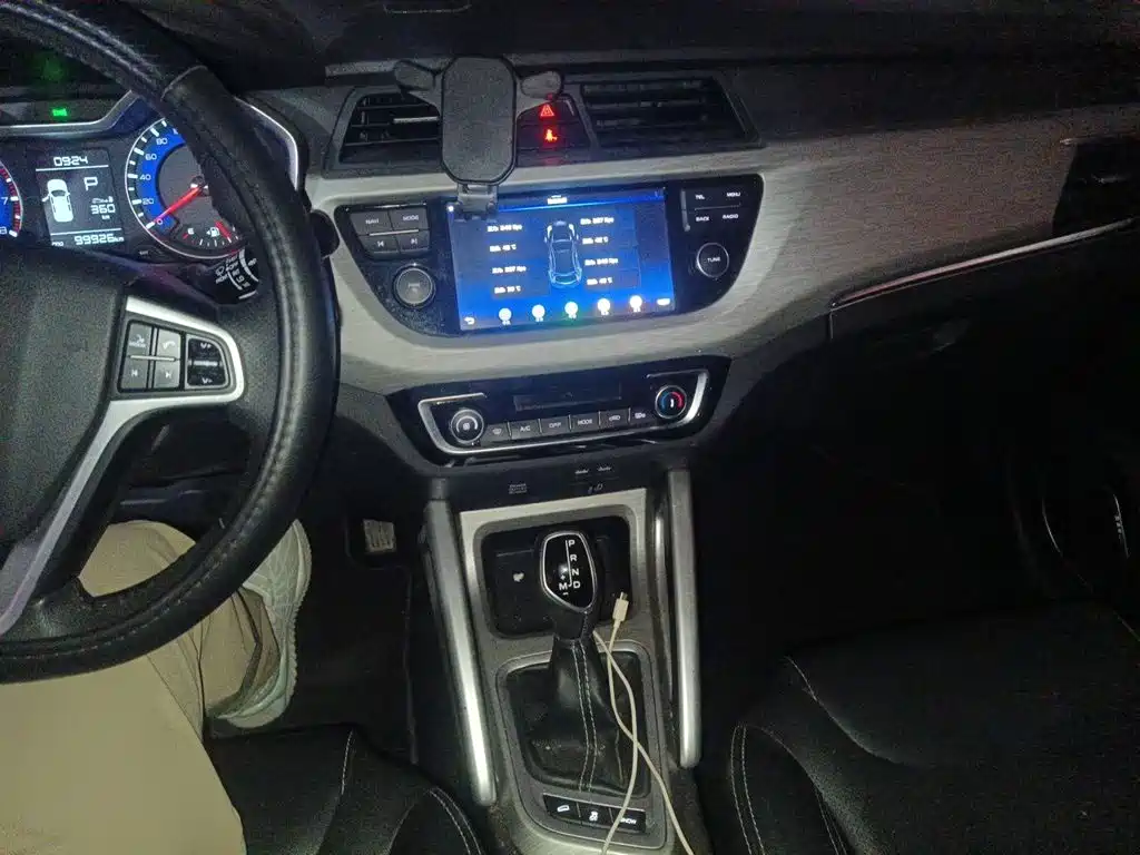 Geely Vision X3 — миниатюра 6