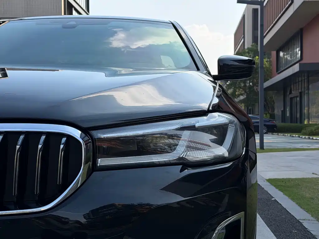 BMW 5 Series — миниатюра 7