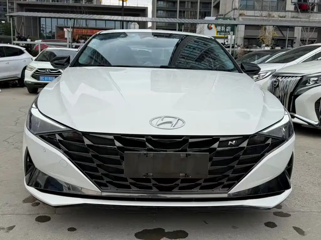 HYUNDAI ELANTRA
