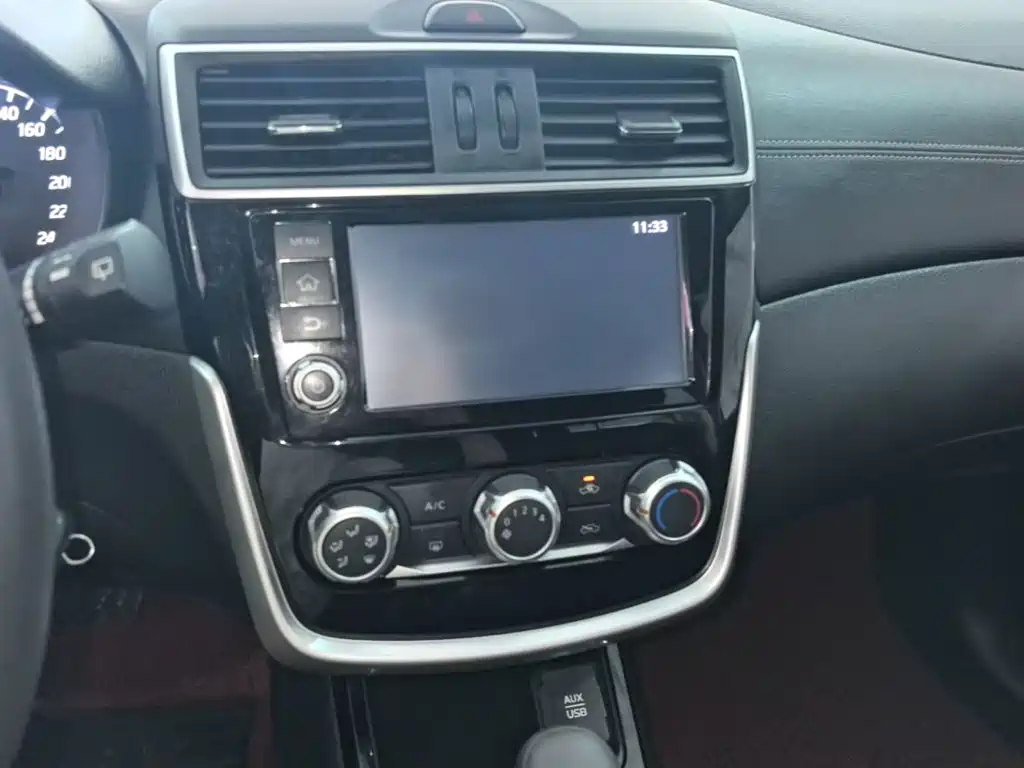 Nissan Tiida — миниатюра 13
