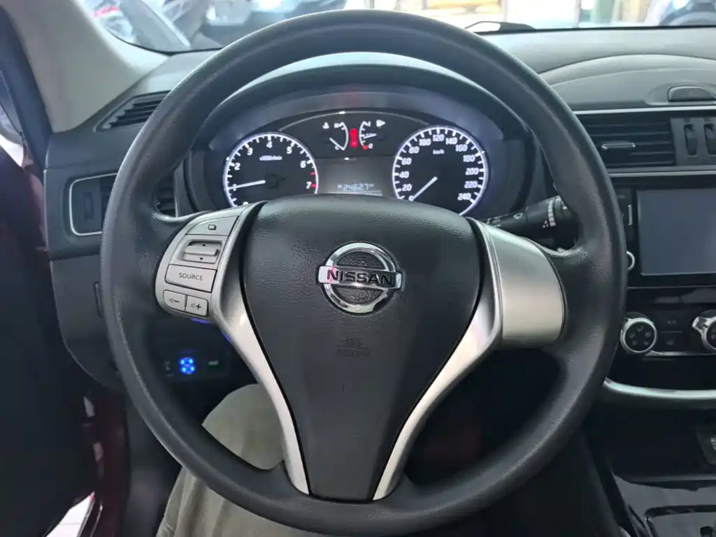 Nissan Tiida — миниатюра 11