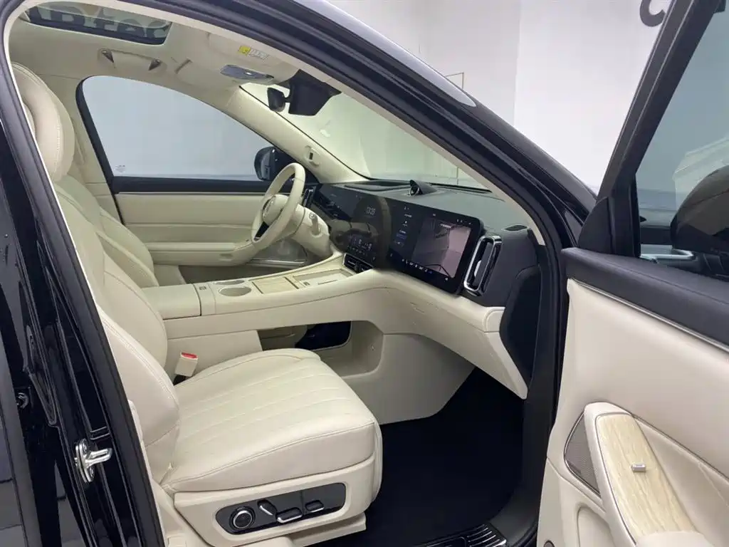 AITO ASK THE WORLD M8