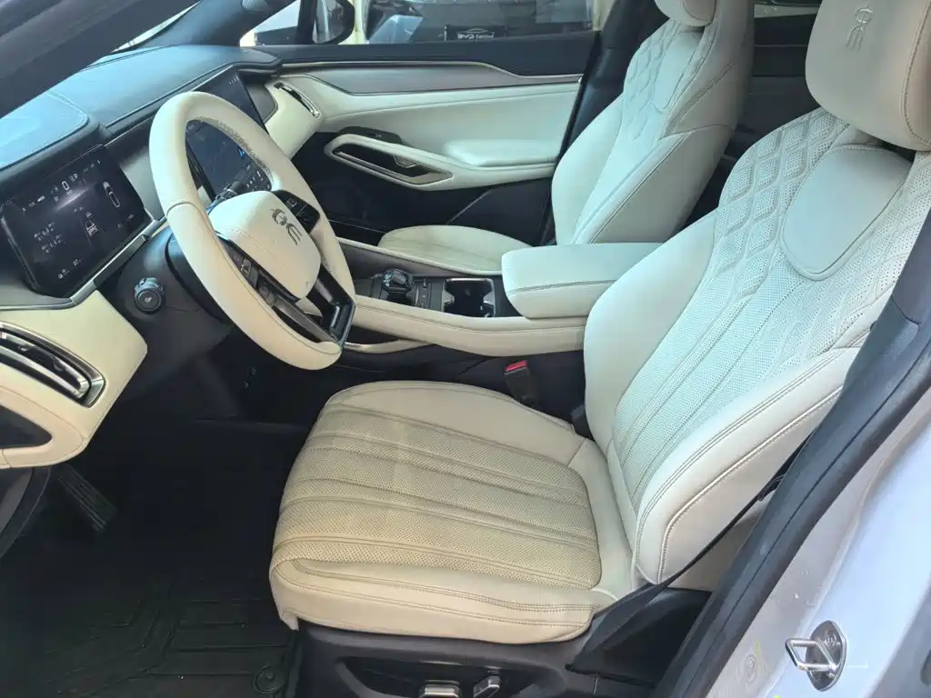 BYD L EV — миниатюра 10