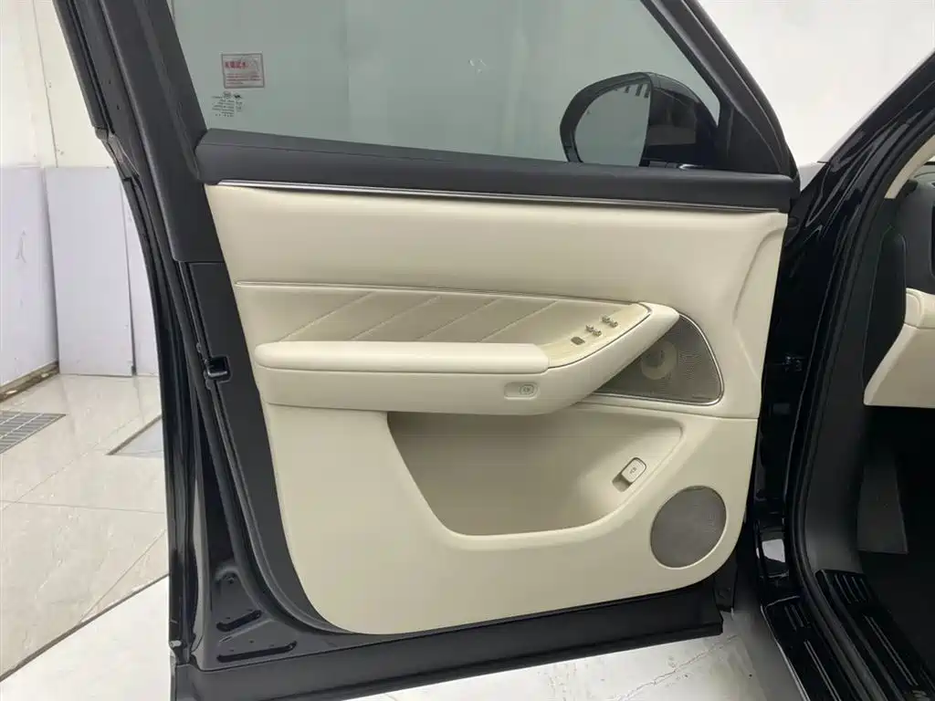 AITO ASK THE WORLD M8